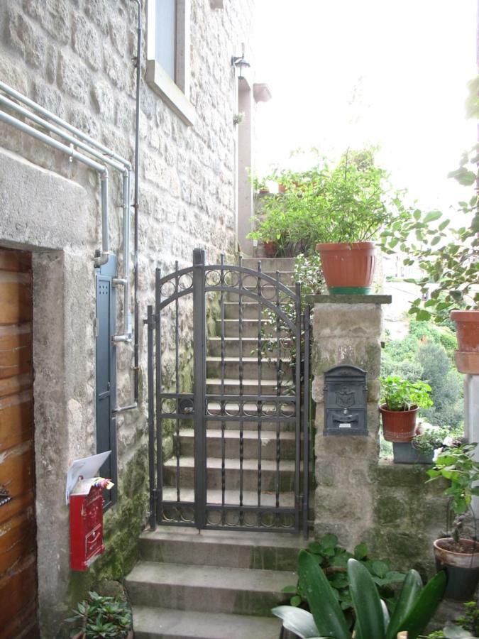 Sospesi Nel Borgo Виторкьяно Экстерьер фото